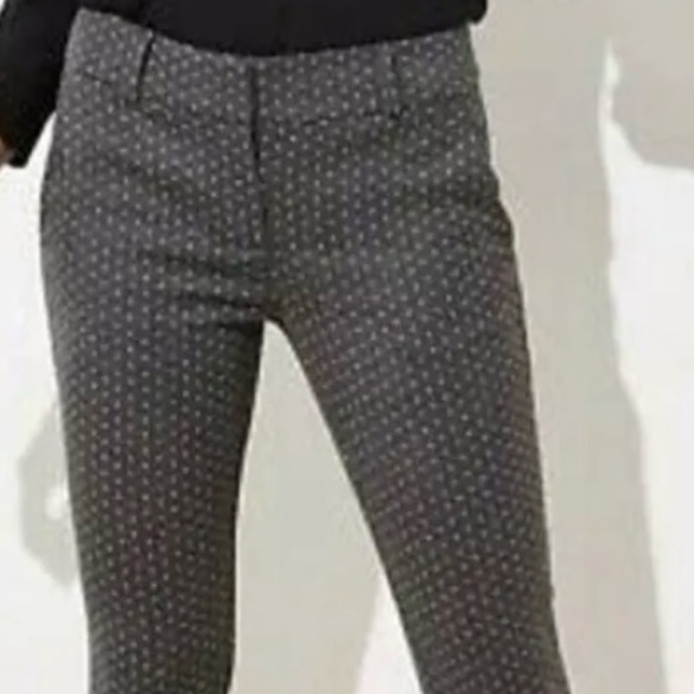 Marissa Skinny Fitted Ankle length cropped dress Pants from LOFT. Size 6